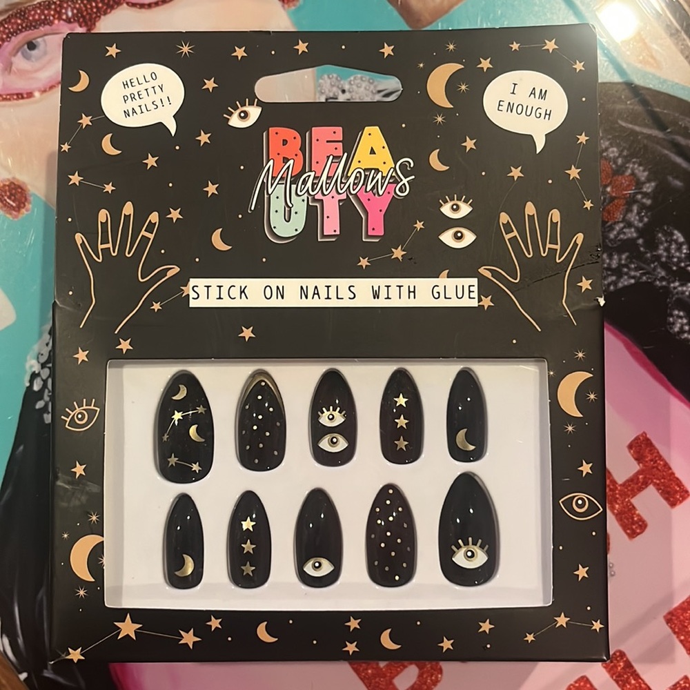 NIB | Mallows If It's Any Constellation False Nails